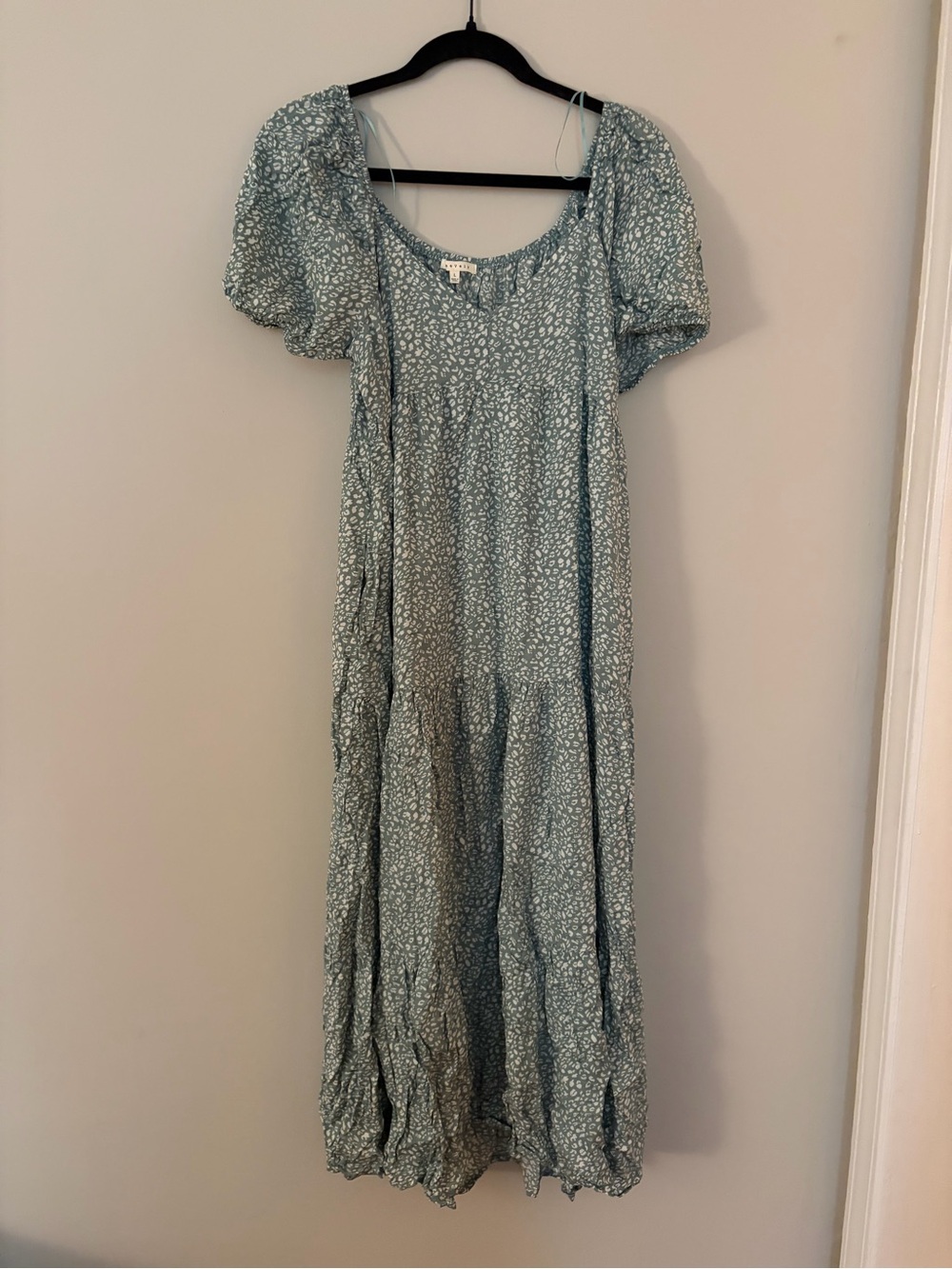Light Green Floral Puff-Sleeve Midi Dress